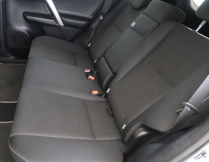 Toyota RAV4 SUV / Terénní 2,5 l 114 kw