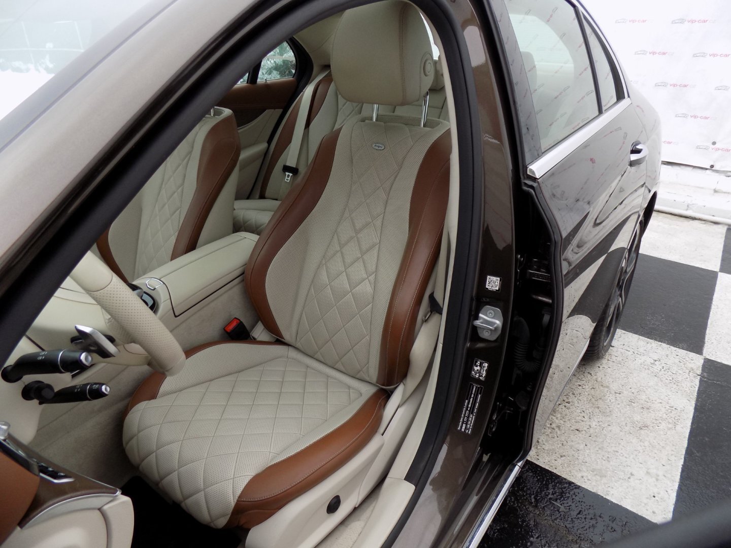 Mercedes-Benz Třídy E Sedan 2,0 l 143 kw