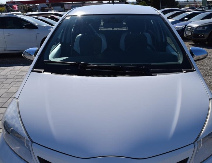 Toyota Yaris Hatchback 998,0 51 kw