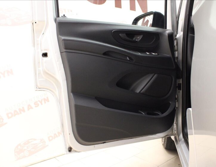Mercedes-Benz Vito 9