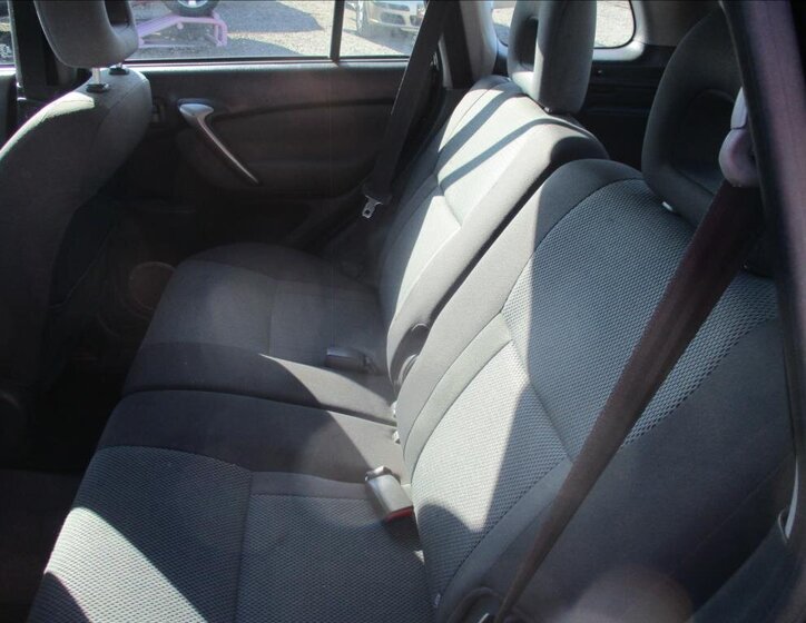 Toyota RAV4 SUV 2,0 l 85 kw