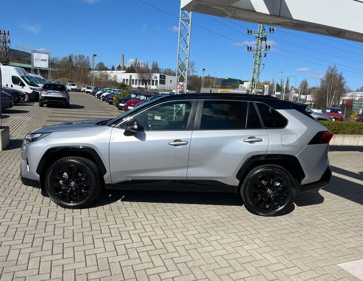 Toyota RAV4 SUV / Terénní 2,5 l 131 kw