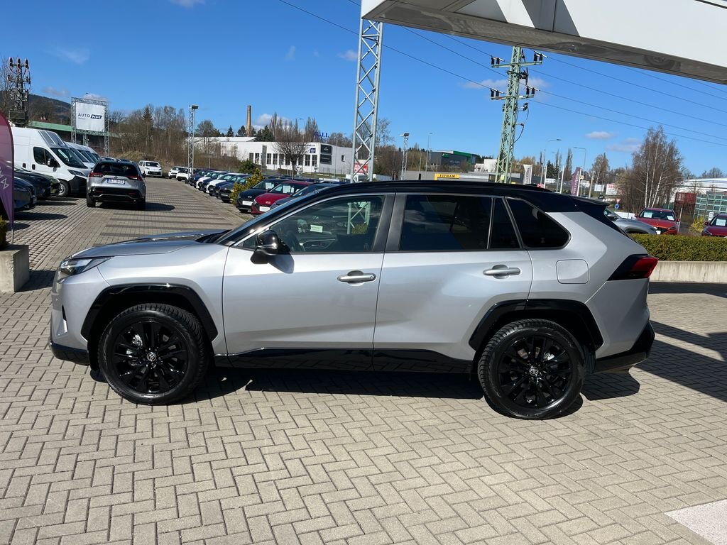 Toyota RAV4 SUV / Terénní 2,5 l 131 kw