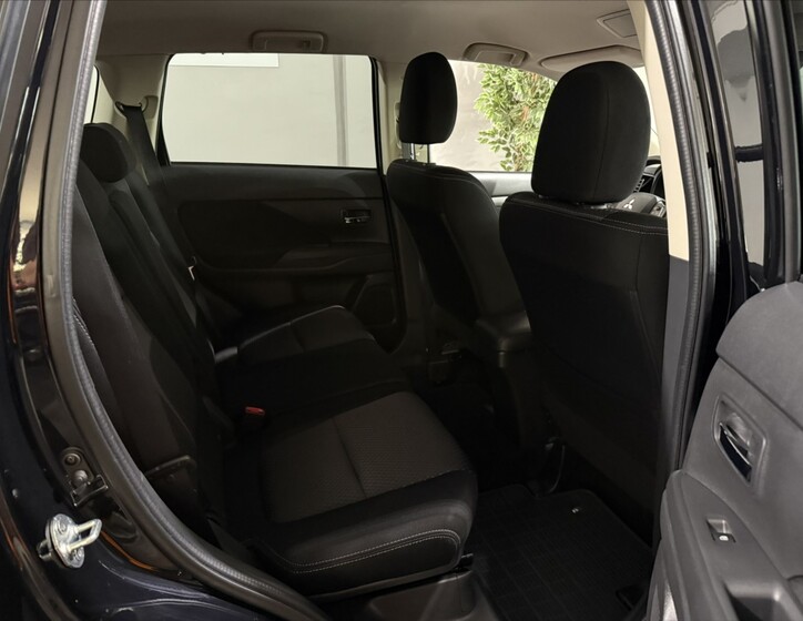 Mitsubishi Outlander 23
