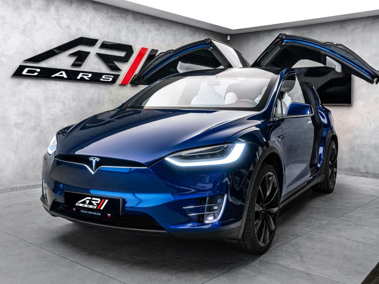 Tesla Model X 4