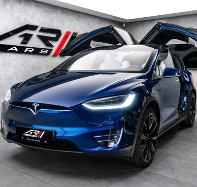 Tesla Model X 4