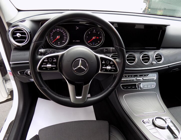 Mercedes-Benz Třídy E 28