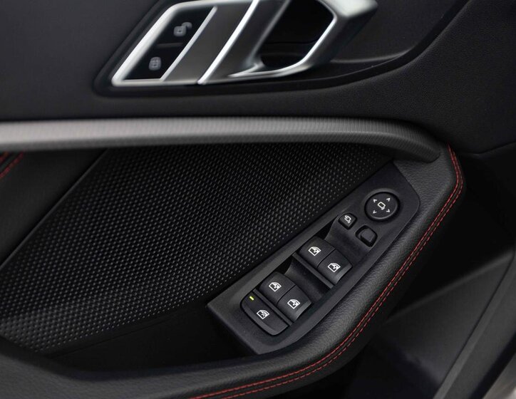 BMW Řada 1 Hatchback 2,0 l 195 kw