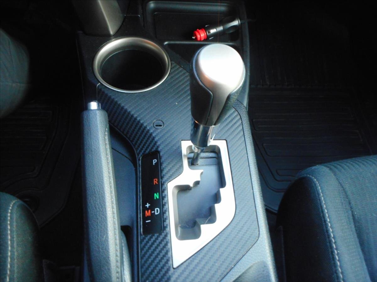 Toyota RAV4 SUV 2,0 l 111 kw