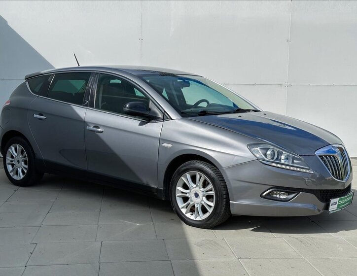 Lancia Delta Hatchback 1,6 l 88 kw