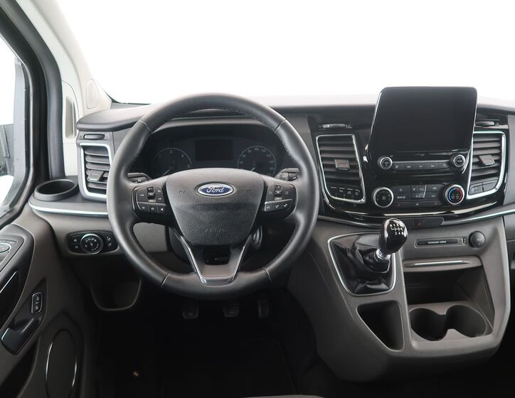 Ford Tourneo Custom 17