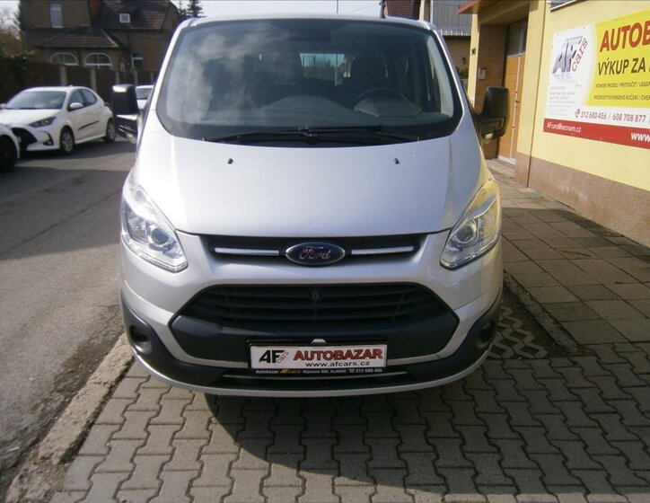 Ford Tourneo Custom 2