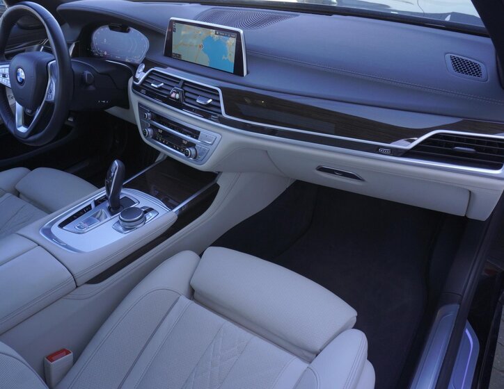 BMW Řada 7 49