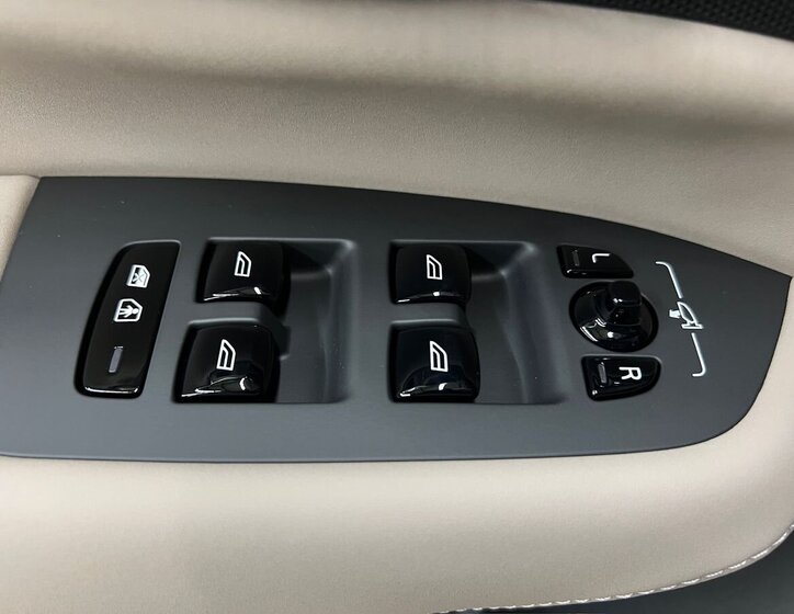 Volvo XC90 SUV / Terénní 2,0 l 335 kw