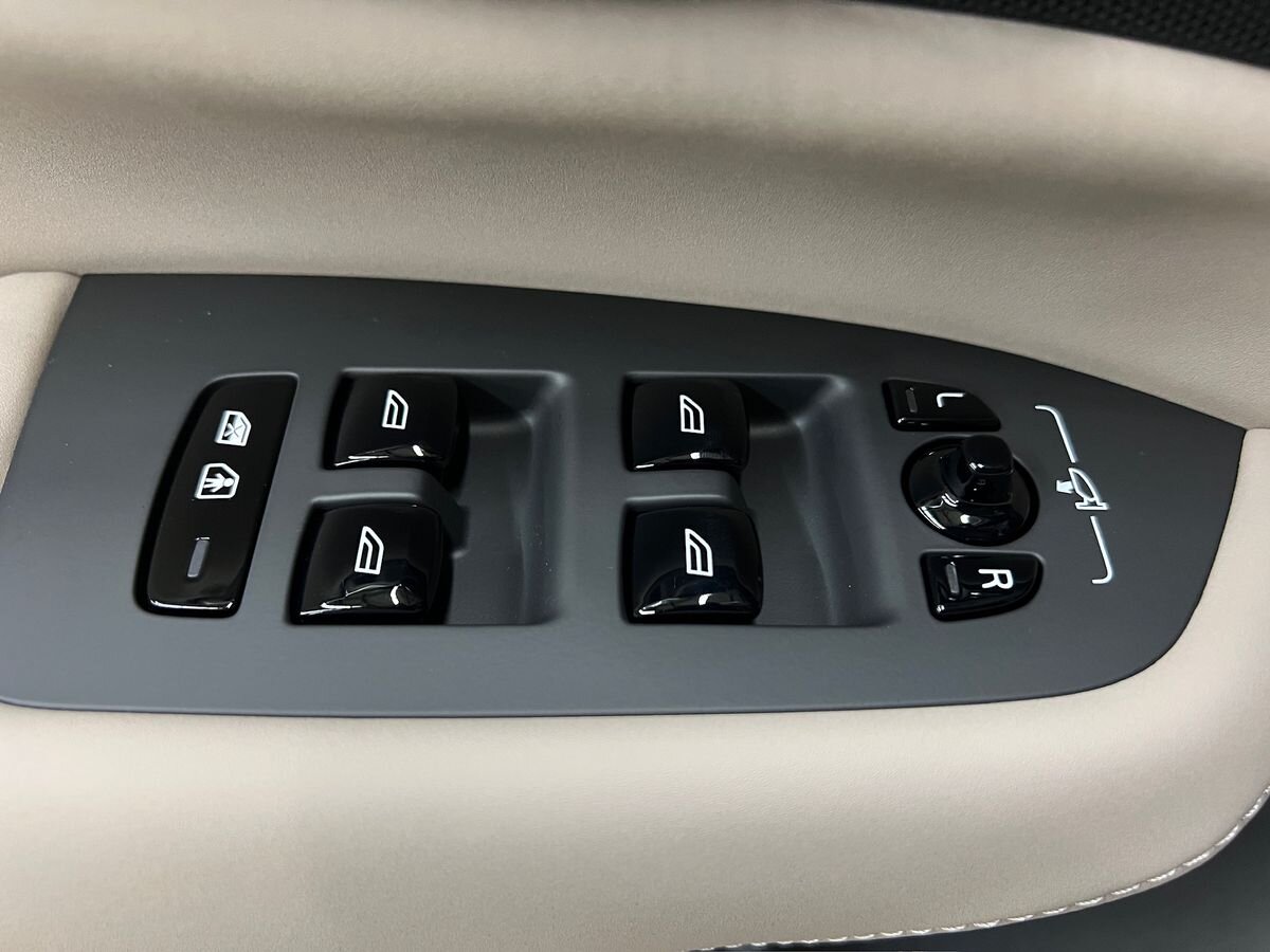 Volvo XC90 SUV / Terénní 2,0 l 335 kw