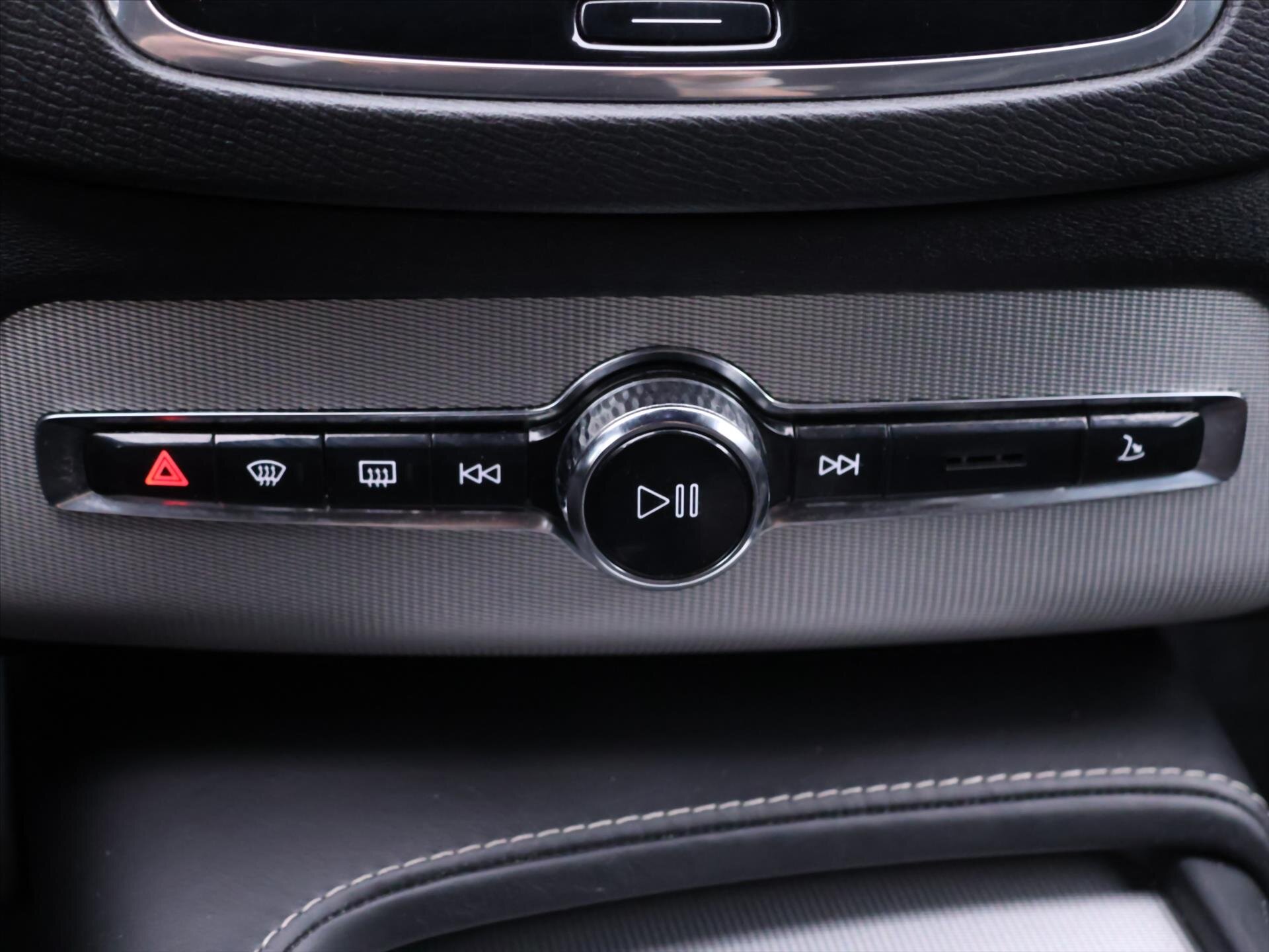 Volvo XC90 SUV / Terénní 2,0 l 173 kw