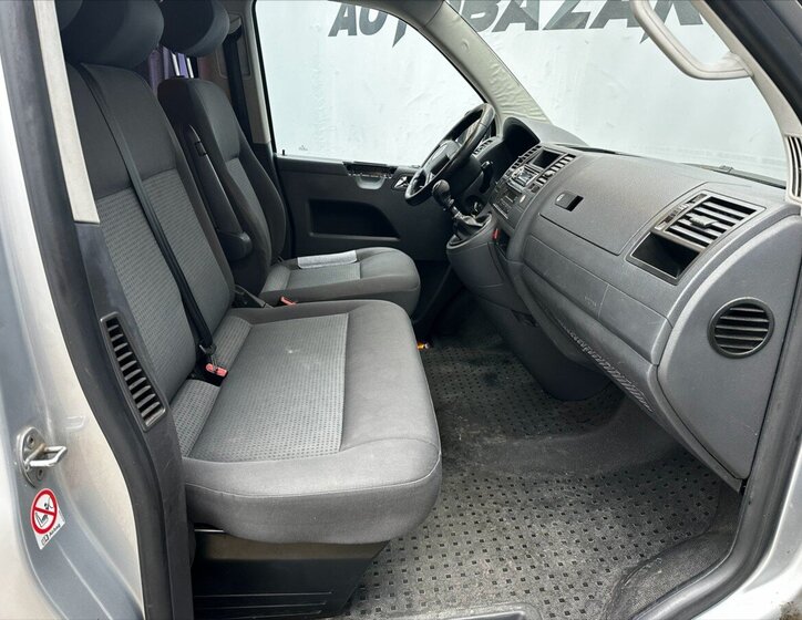 Volkswagen Caravelle 11