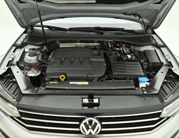 Volkswagen Passat 9