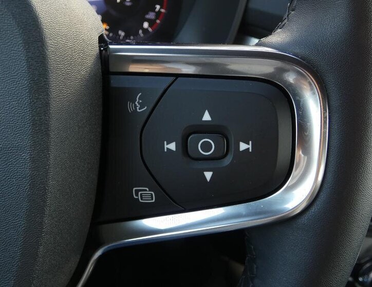 Volvo XC40 SUV / Terénní 1,5 l 95 kw