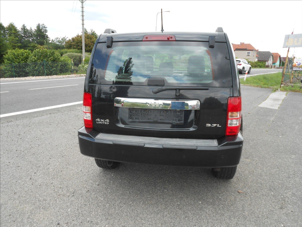 Jeep Cherokee SUV 3,7 l 151 kw