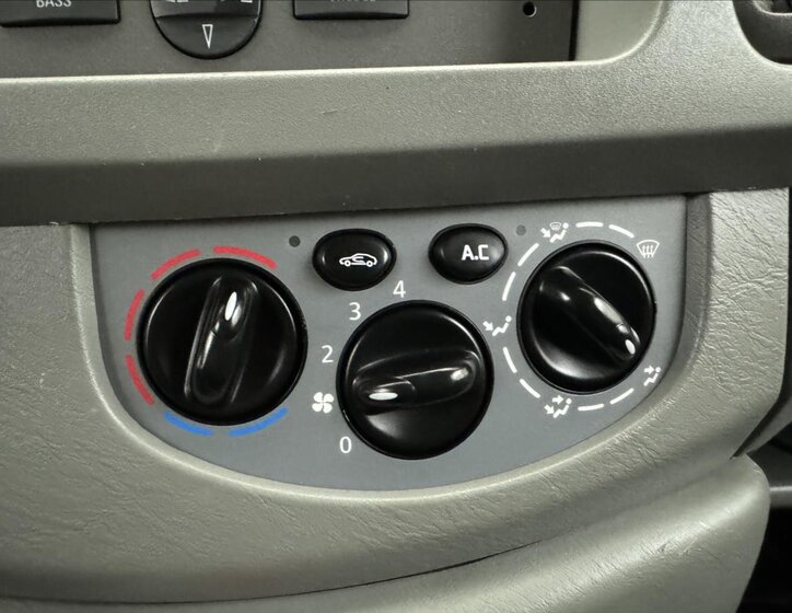 Opel Vivaro Kombi 2,5 l 107 kw