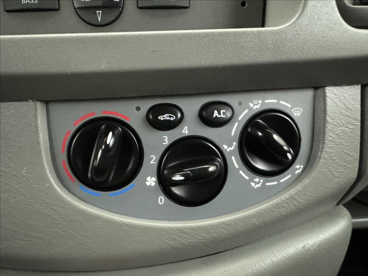 Opel Vivaro Kombi 2,5 l 107 kw