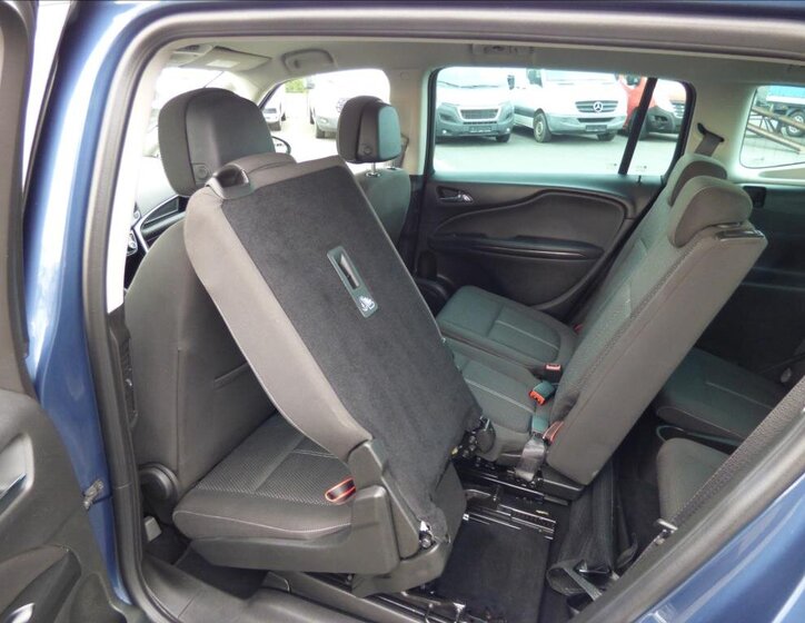 Opel Zafira 37