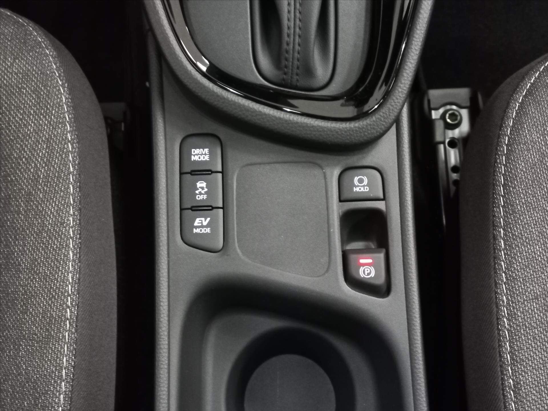 Toyota Yaris Cross CUV / Crossover 1,5 l 68 kw