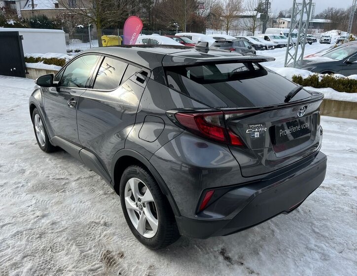 Toyota C-HR 4