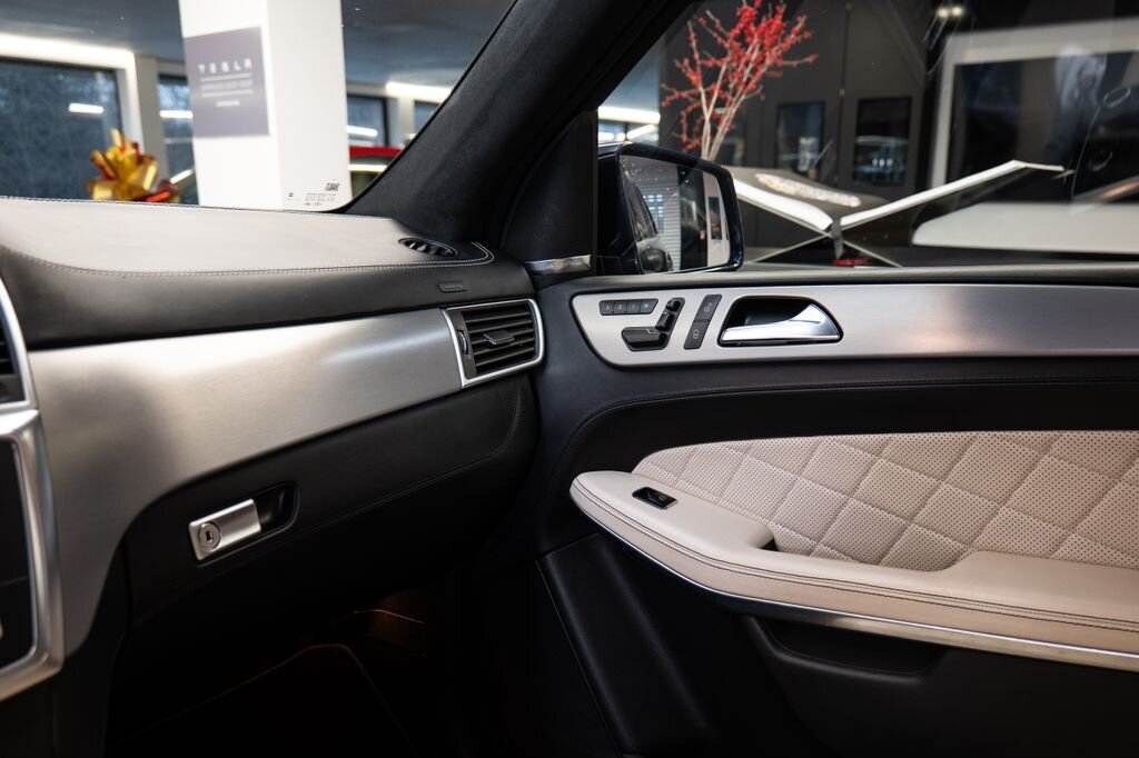 Mercedes-Benz GL SUV 4,7 l 320 kw