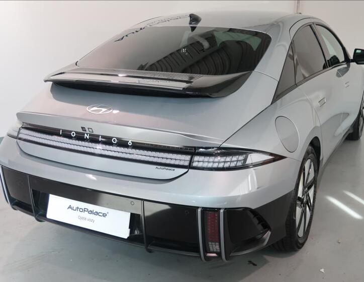 Hyundai Ioniq 6 4