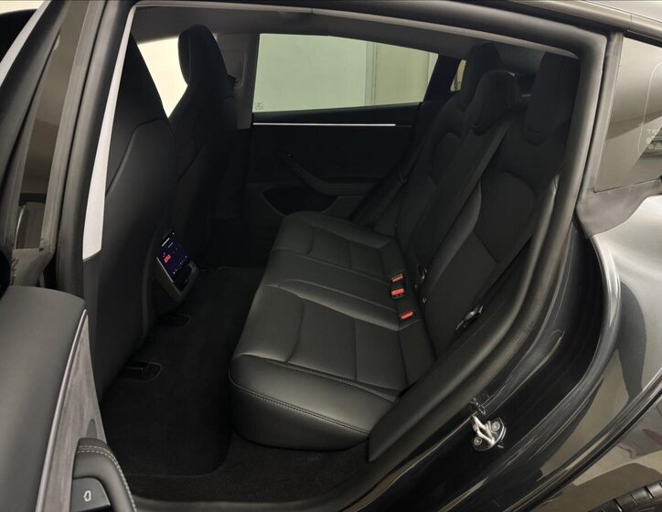 Tesla Model 3 Sedan 0,0 460 kw