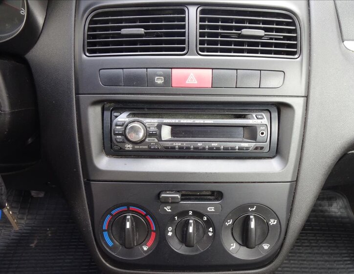 Fiat Linea Sedan / Limuzína 1,4 l 57 kw