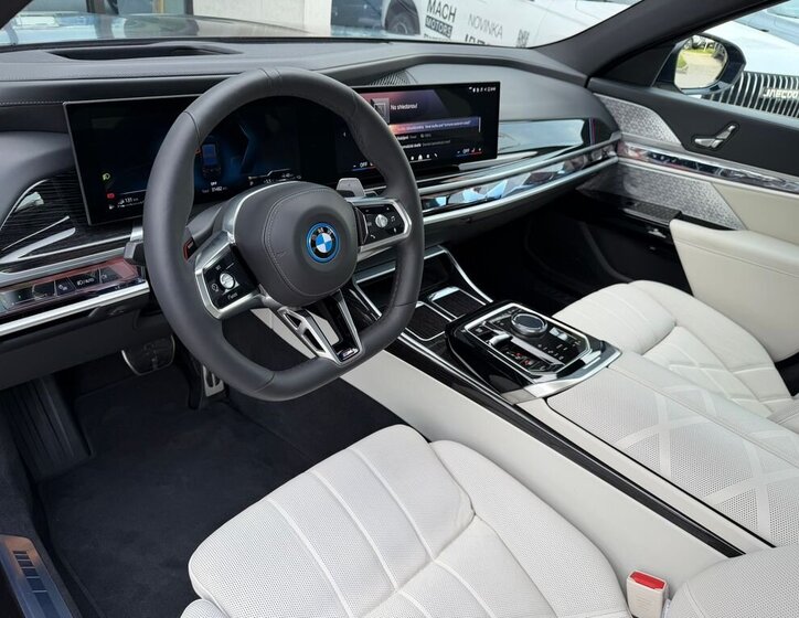BMW Řada 7 Sedan / Limuzína 3,0 l 360 kw