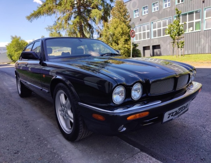 Jaguar XJR 6