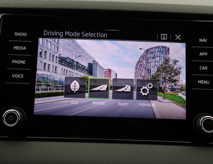 Škoda Karoq SUV / Terénní 2,0 l 85 kw