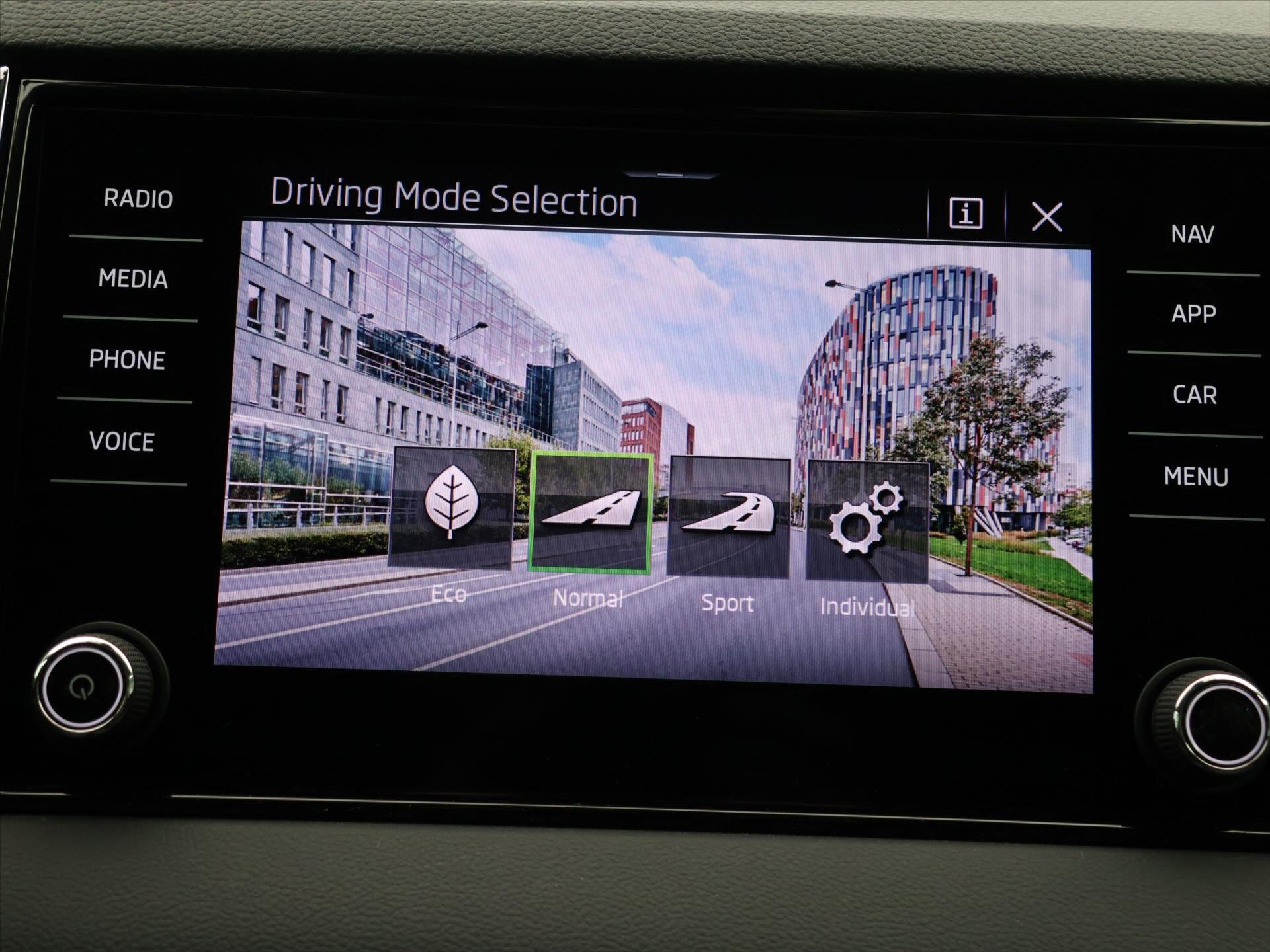 Škoda Karoq SUV / Terénní 2,0 l 85 kw