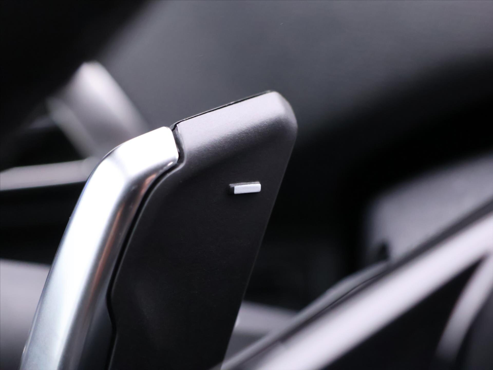 Peugeot 5008 SUV 1,2 l 96 kw