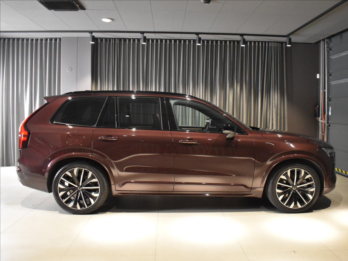 Volvo XC90 SUV / Terénní 2,0 l 335 kw