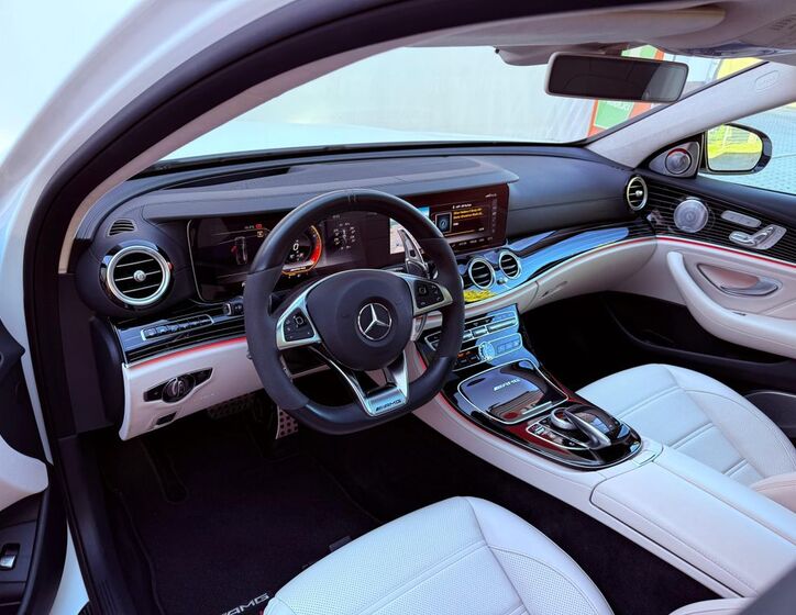 Mercedes-Benz Třídy E 18