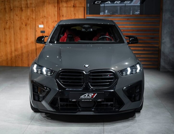 BMW X6 SUV 4,4 l 460 kw