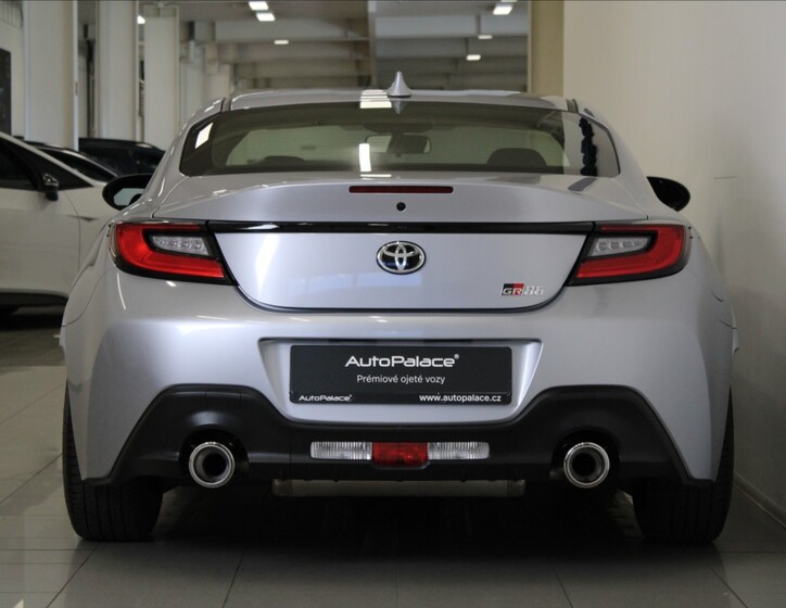 Toyota GR86 4