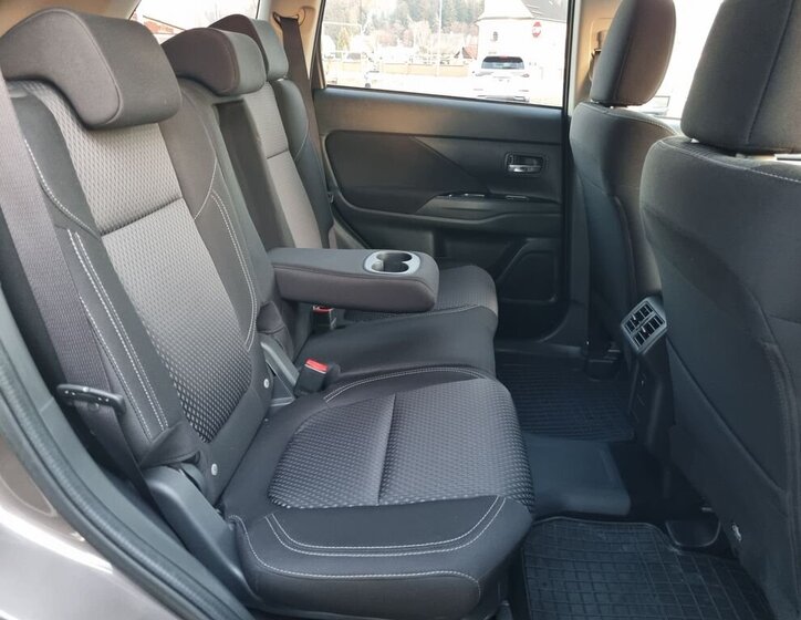 Mitsubishi Outlander SUV 2,4 l 165 kw