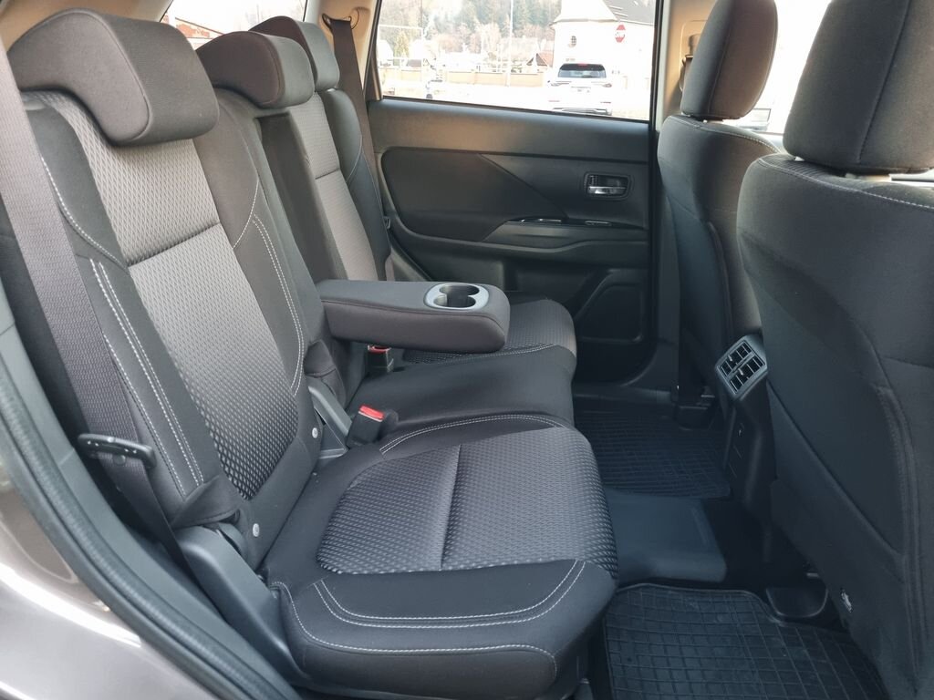 Mitsubishi Outlander SUV 2,4 l 165 kw