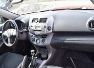 Toyota RAV4 SUV / Terénní 2,2 l 100 kw