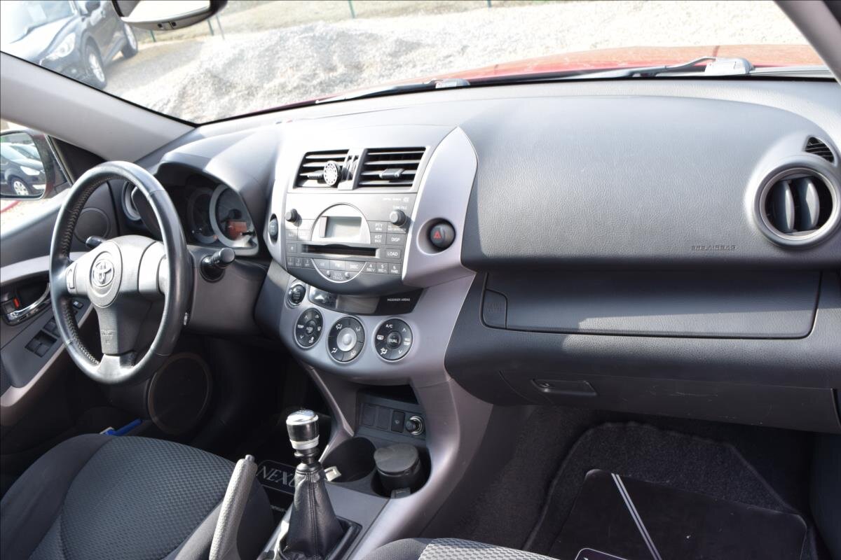 Toyota RAV4 SUV / Terénní 2,2 l 100 kw