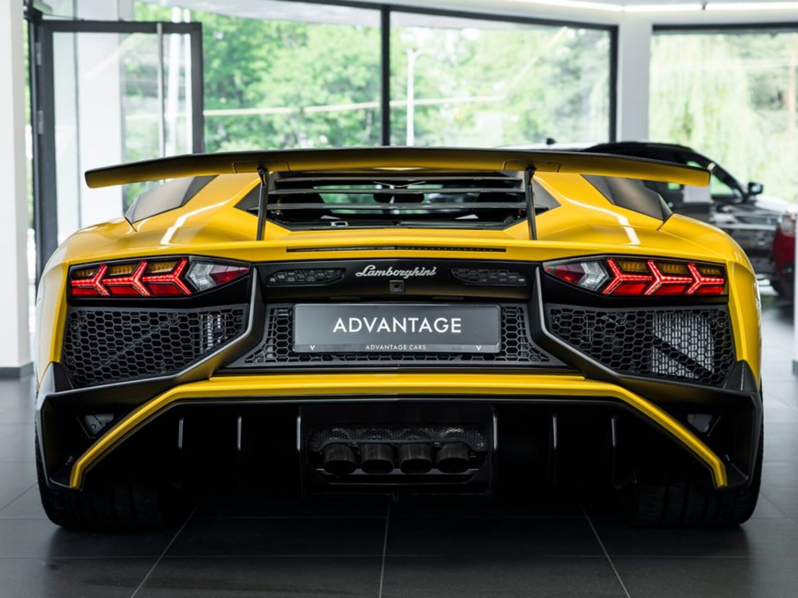 Lamborghini Aventador 3