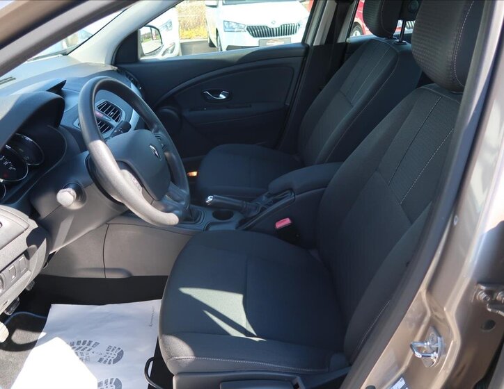 Renault Fluence Sedan / Limuzína 1,6 l 81 kw