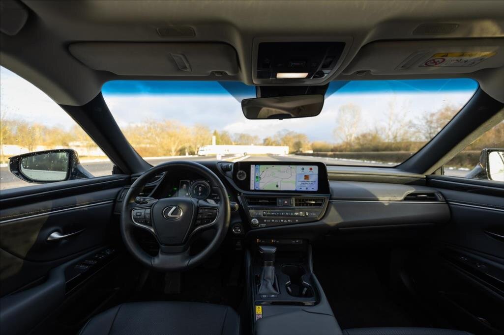 Lexus ES 300h Sedan / Limuzína 2,5 l 160 kw