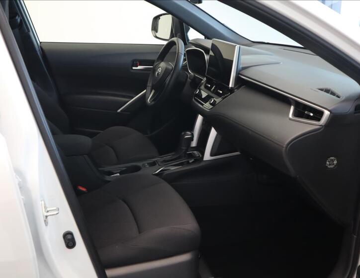 Toyota Corolla Cross 15